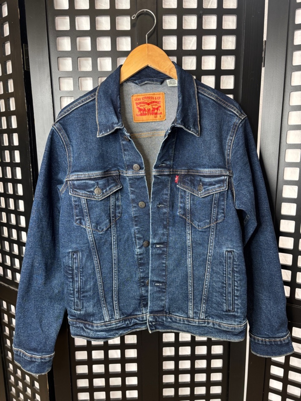 💙 Levi’s Trucker Jacket Womens Small Dark Wash Denim Classic Jean Jacket 💙 - Picture 1 of 13